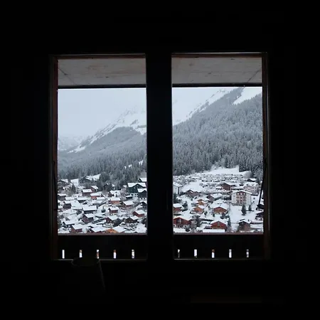 Executive Walk To Congress Centre * Davos